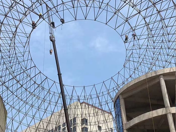 概述使用网架在建筑行业中的优势体现
